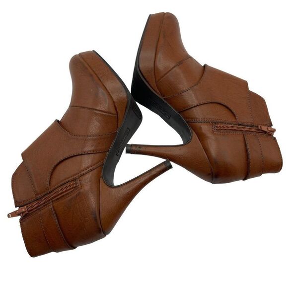 Unlisted By Kenneth Cole File Type Bootie Heels Boots - Picture 5 of 10